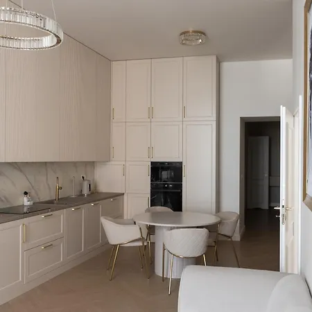 Daire Luxury On The Main Square- Lusso, Fresco, Pure *