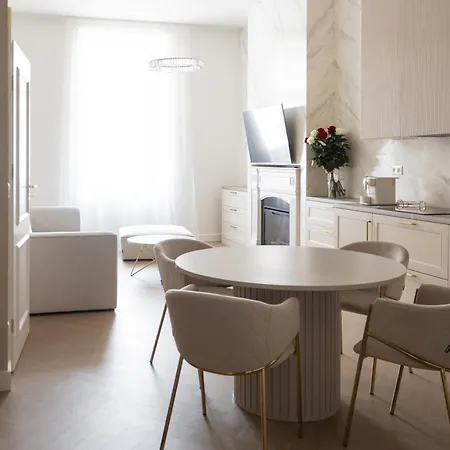 Luxury On The Main Square- Lusso, Fresco, Pure *