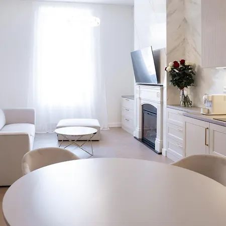 Luxury On The Main Square- Lusso, Fresco, Pure Daire