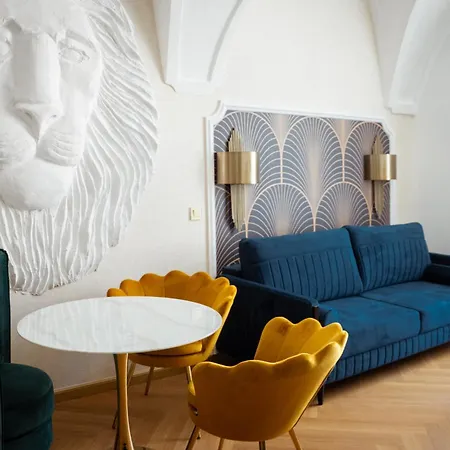 Daire Luxury On The Main Square- Lusso, Fresco, Pure *