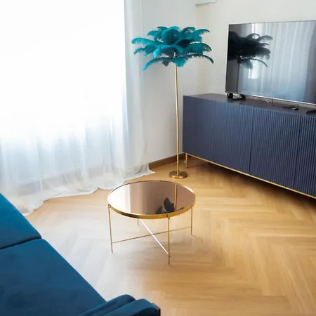 Luxury On The Main Square- Lusso, Fresco, Pure