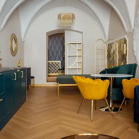 Luxury On The Main Square- Lusso, Fresco, Pure Appartement Banská Bystrica