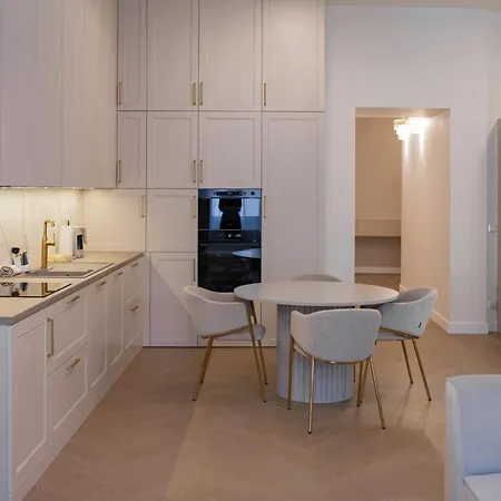 Luxury On The Main Square- Lusso, Fresco, Pure Banská Bystrica