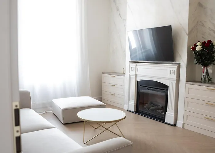 Luxury On The Main Square- Lusso, Fresco, Pure Apartment