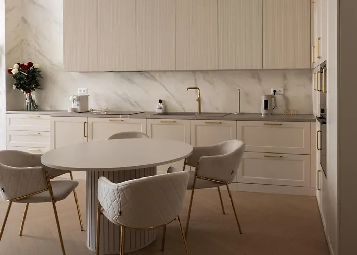 Luxury On The Main Square- Lusso, Fresco, Pure Apartment *