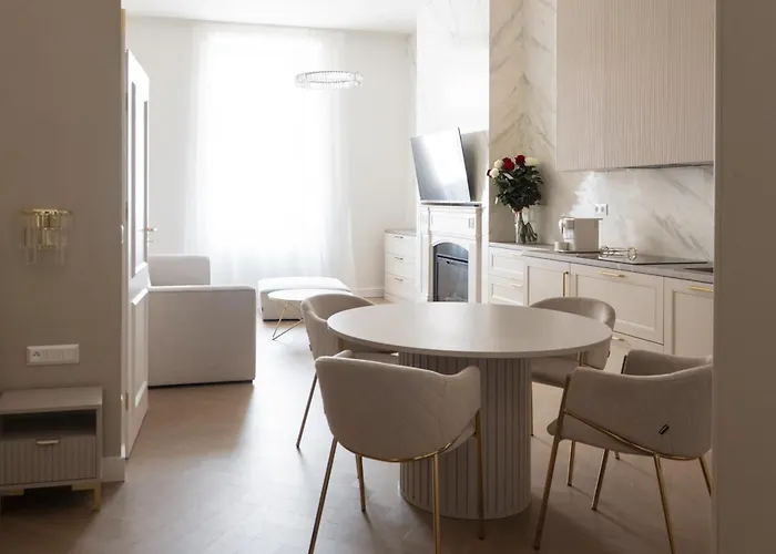 Luxury On The Main Square- Lusso, Fresco, Pure *